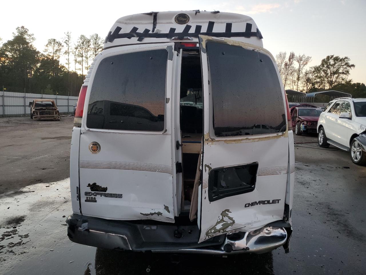 1999 Chevrolet Express - Image 6