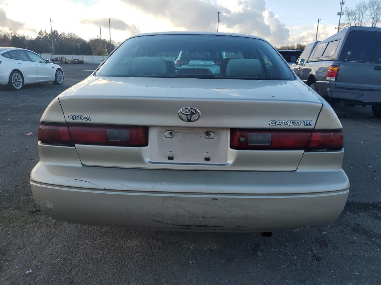 1999 Toyota Camry Le VIN: JT2BG22K9X0326655 Lot: 81197804