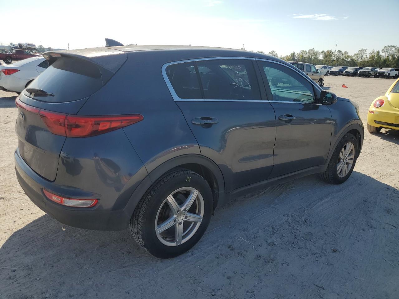 VIN KNDPM3AC6J7350304 2018 KIA SPORTAGE no.3