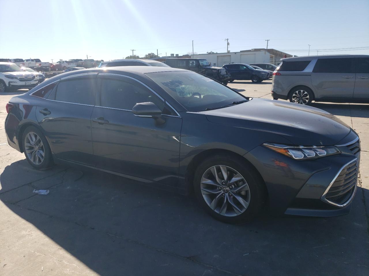 2022 Toyota Avalon - Image 4