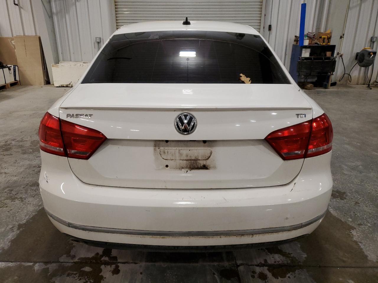 2014 Volkswagen Passat - Image 6