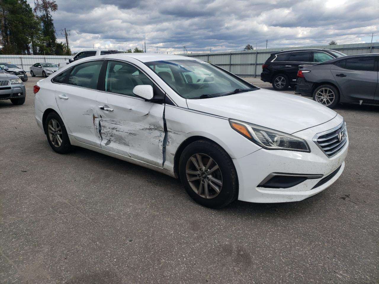 2017 Hyundai Sonata - Image 4