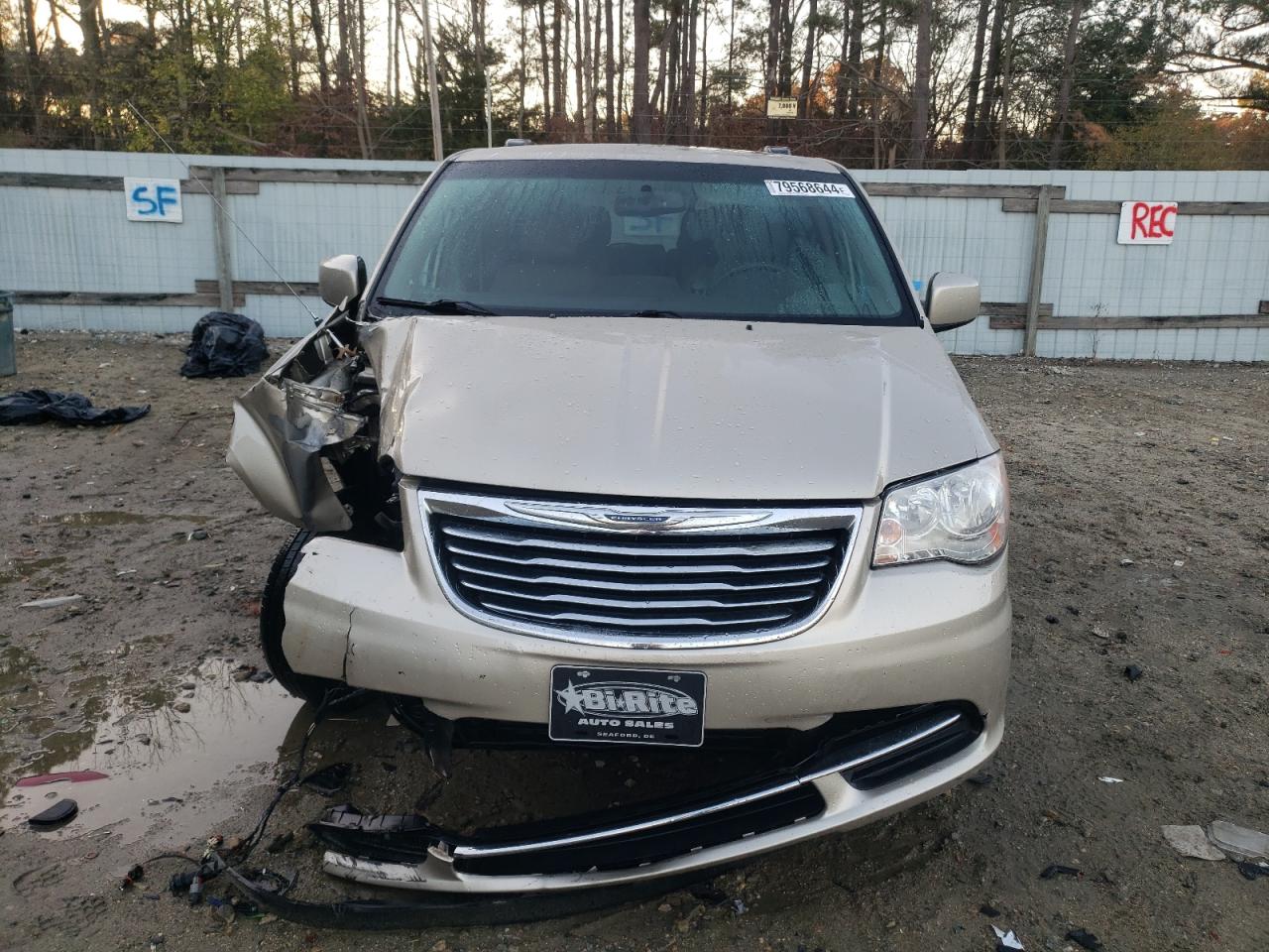 2016 Chrysler Town & Country - Image 5