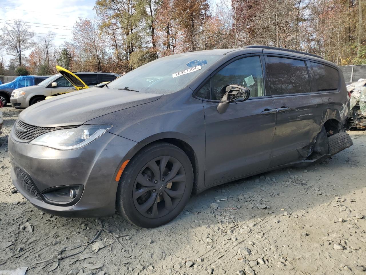 VIN 2C4RC1EG4JR236040 2018 CHRYSLER PACIFICA no.1