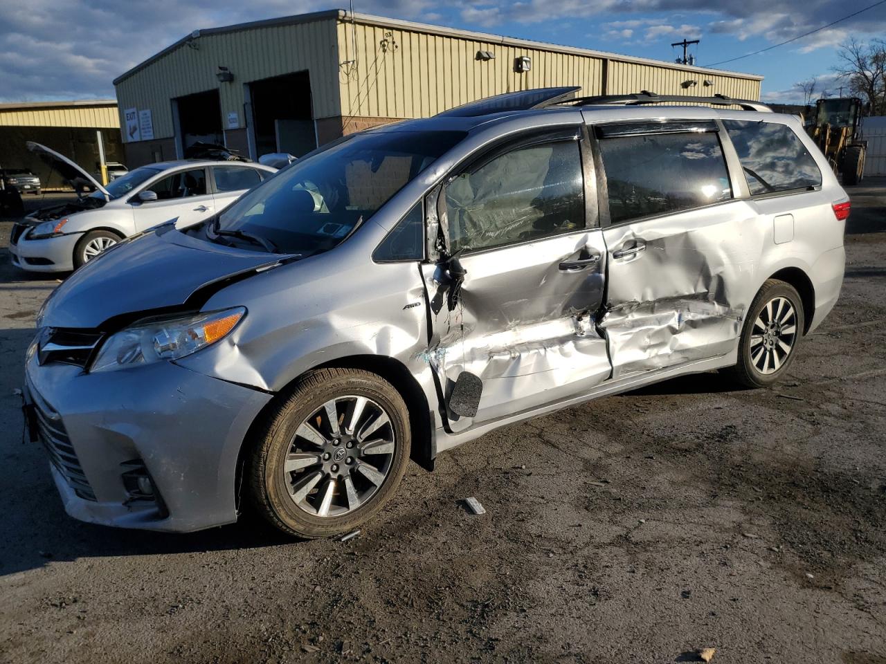 2018 Toyota Sienna - Image 1