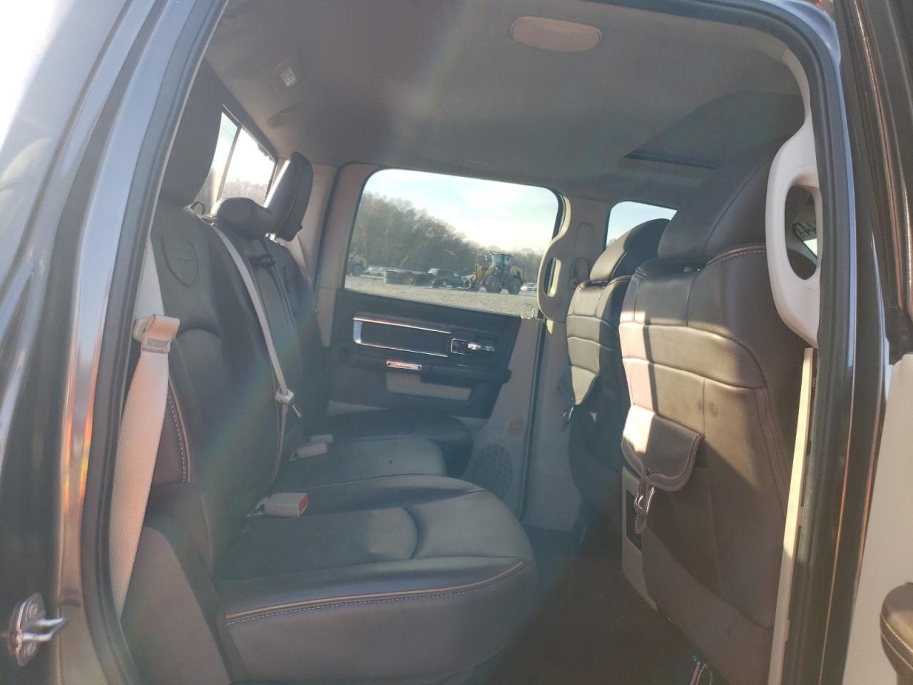 2016 RAM 1500 - Image 10