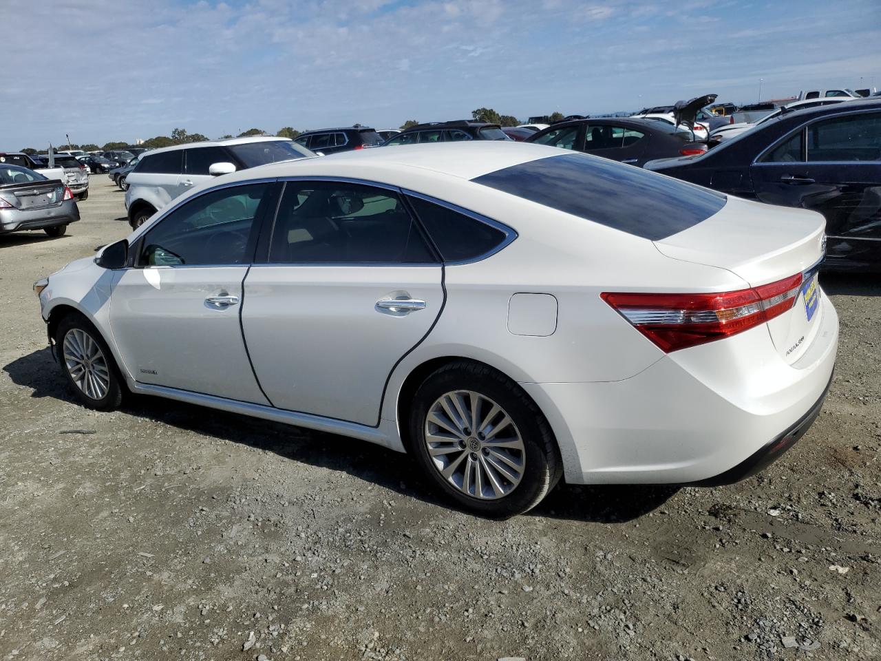 2013 Toyota Avalon - Image 2