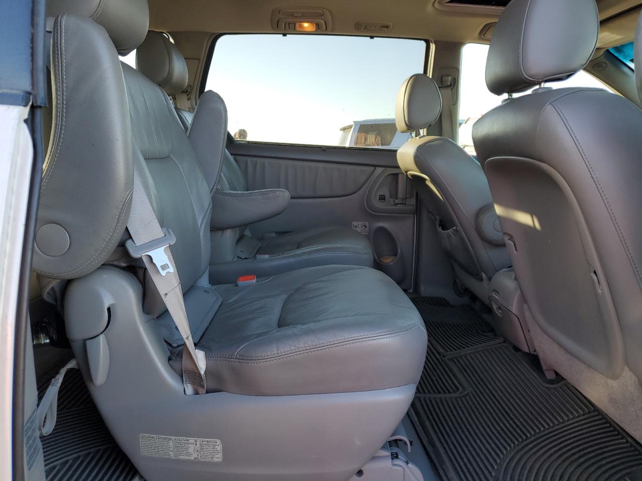 2008 Toyota Sienna - Image 11