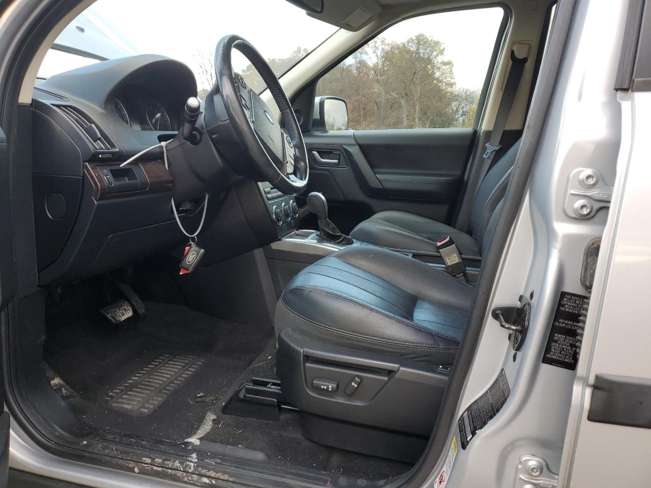 2013 Land Rover LR2 - Image 7