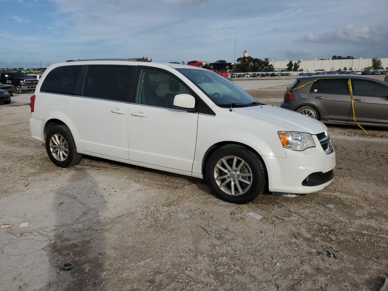 2019 Dodge Caravan - Image 4