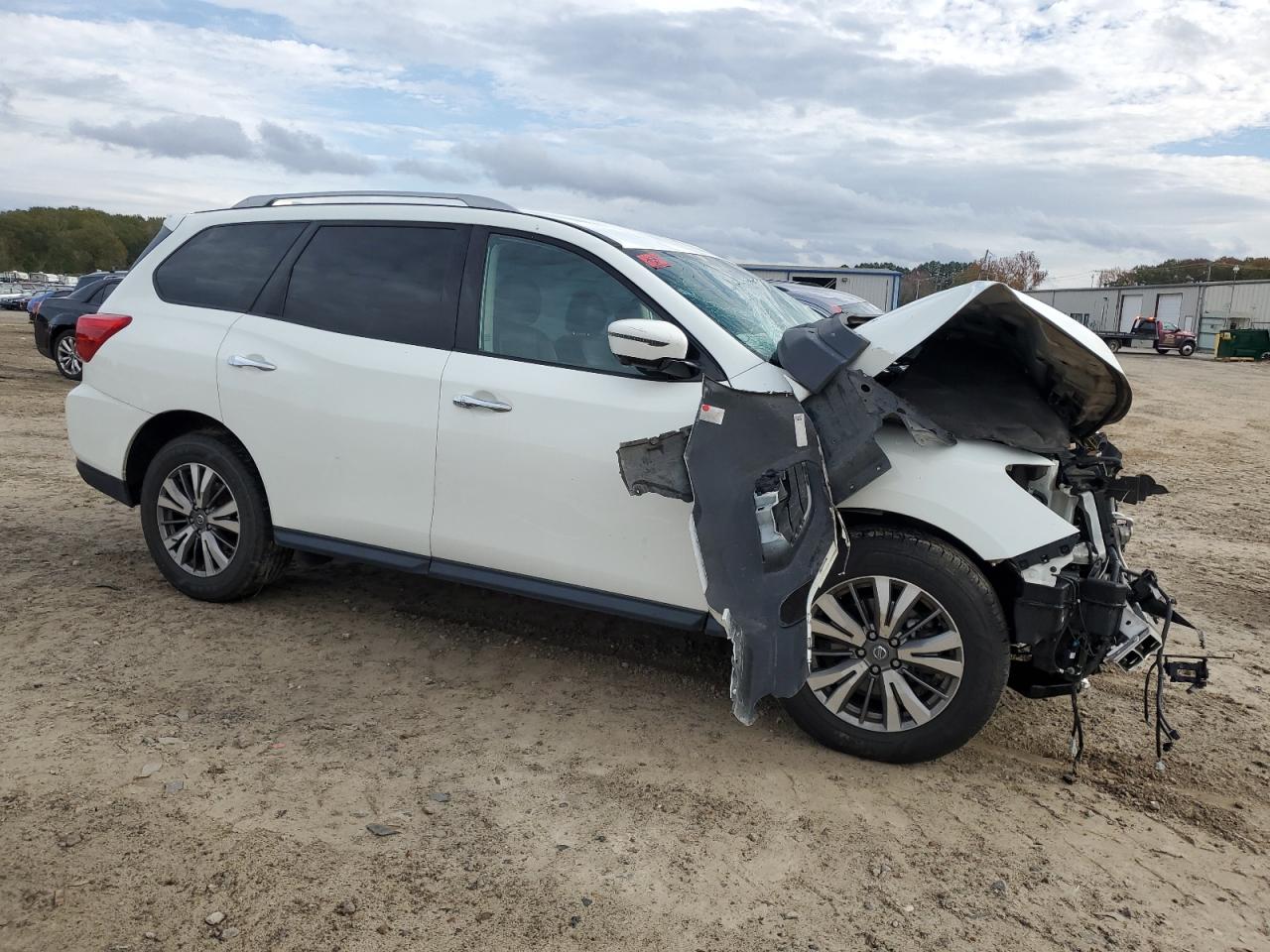 2019 Nissan Pathfinder - Image 4