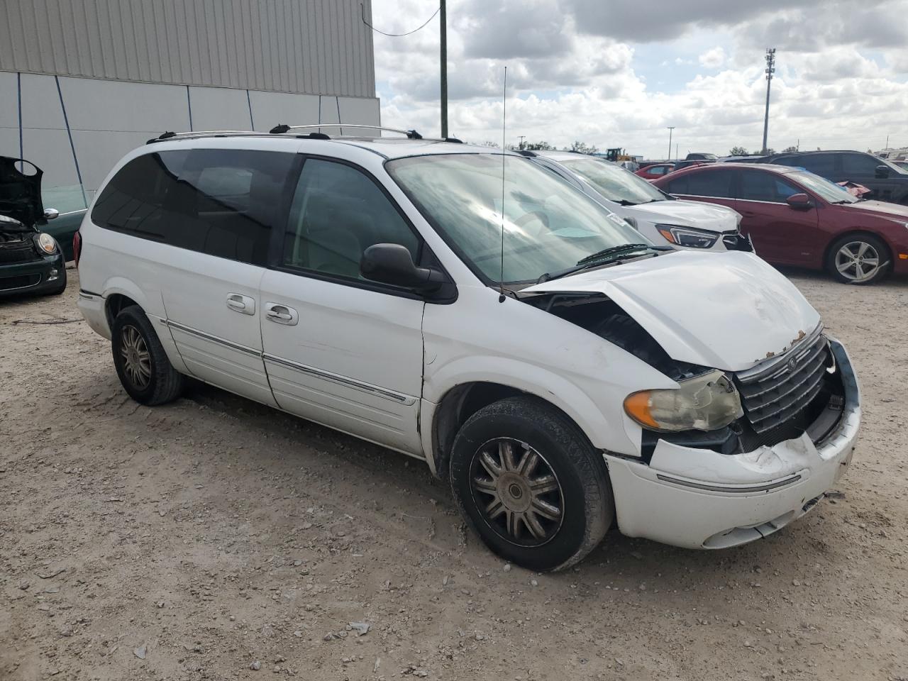 2006 Chrysler Town & Country - Image 4