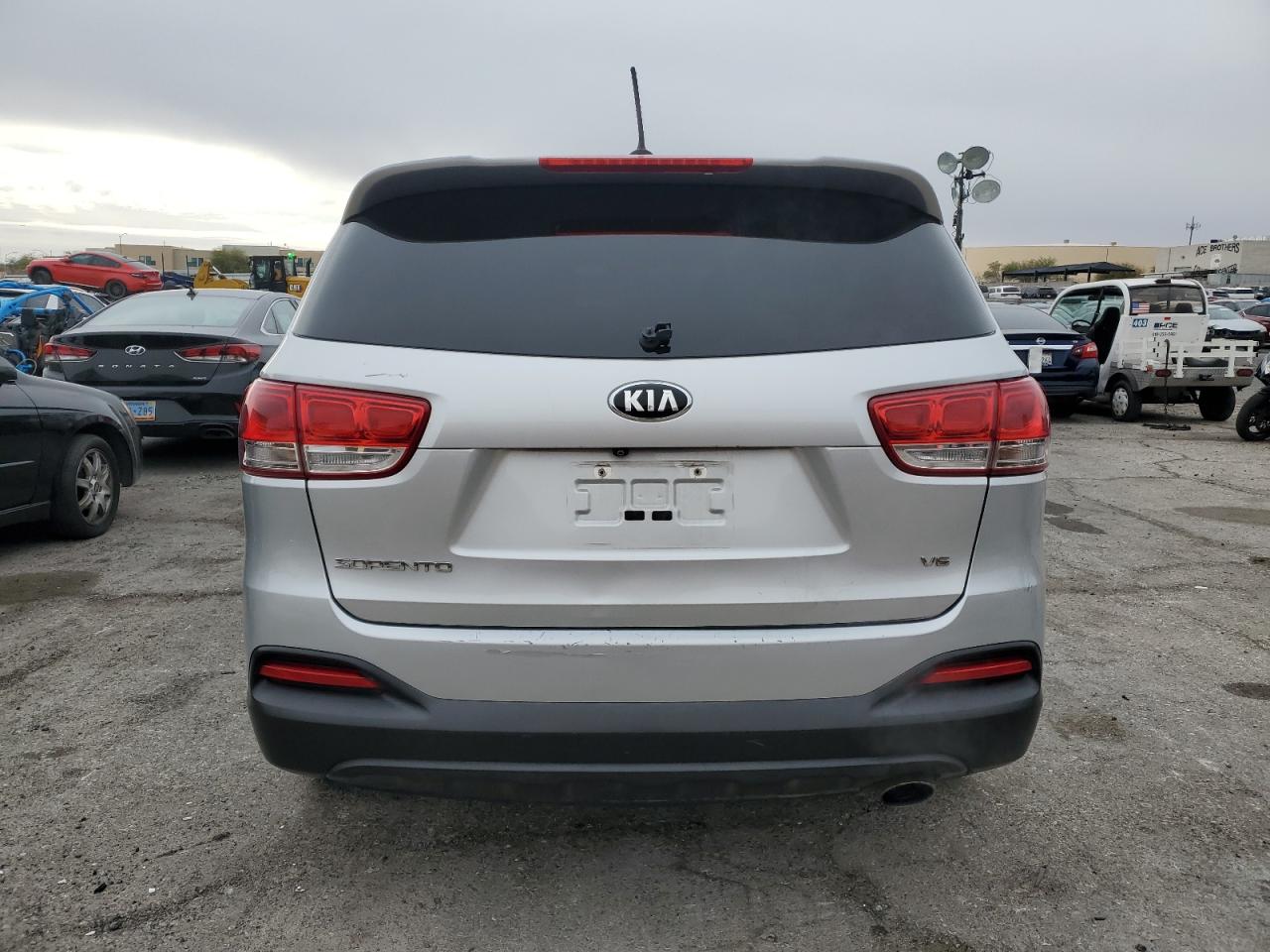 2018 Kia Sorento Lx VIN: 5XYPGDA57JG409863 Lot: 82223164