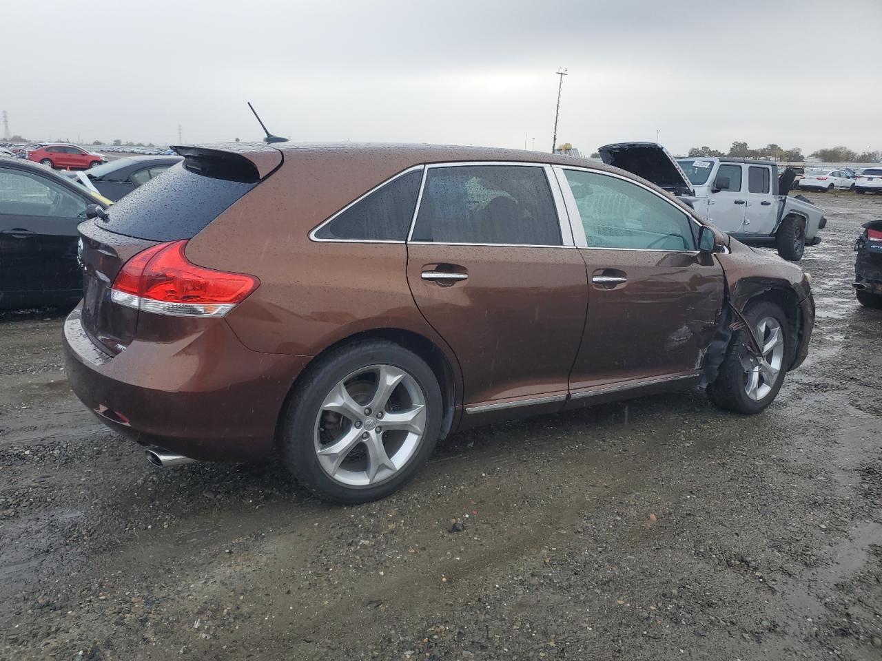 2010 Toyota Venza - Image 3