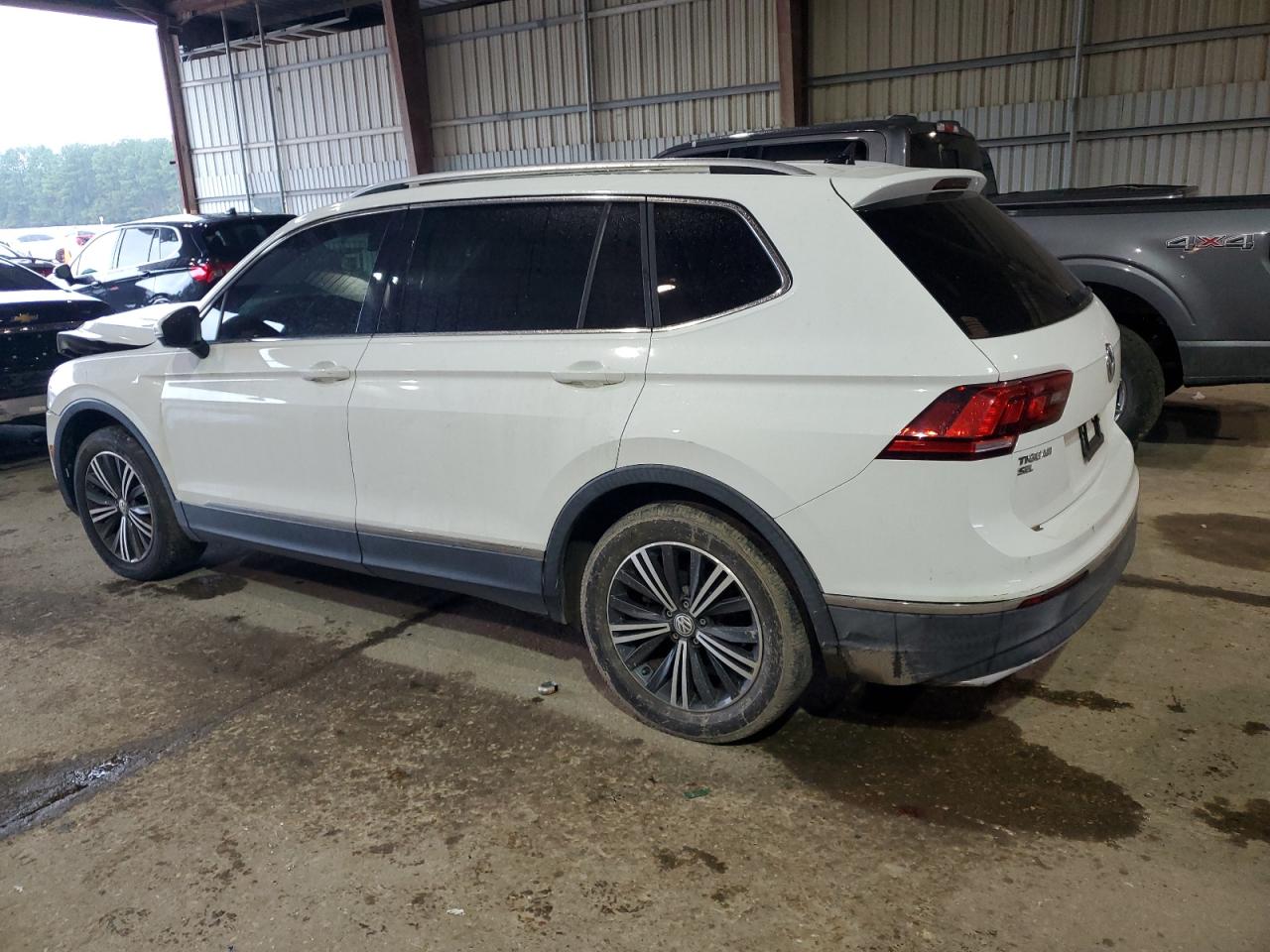 2018 Volkswagen Tiguan - Image 2