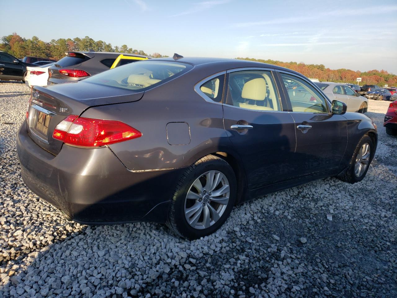 2011 Infiniti M - Image 3