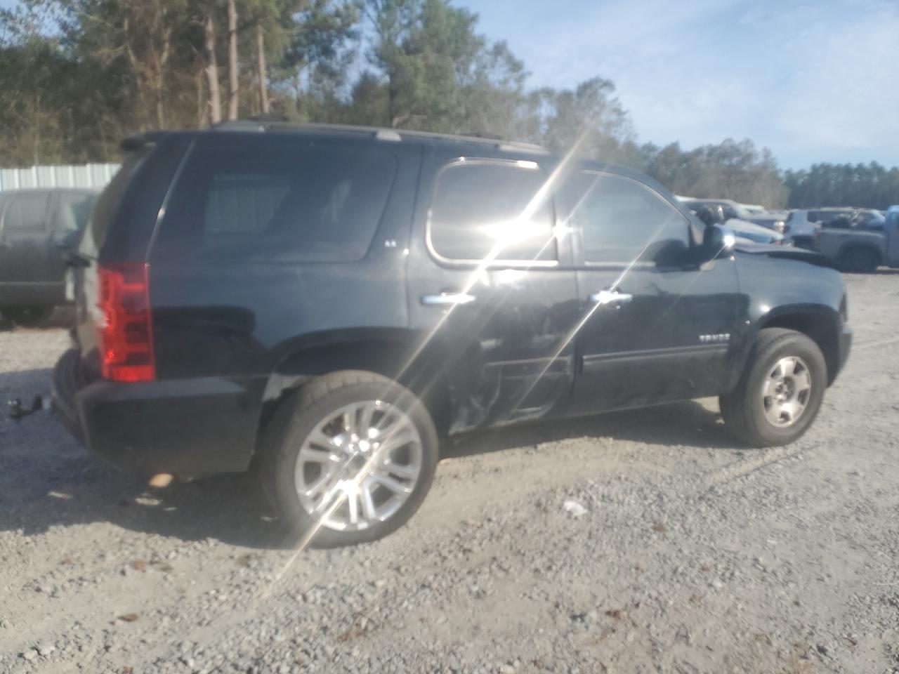 2011 Chevrolet Tahoe - Image 3