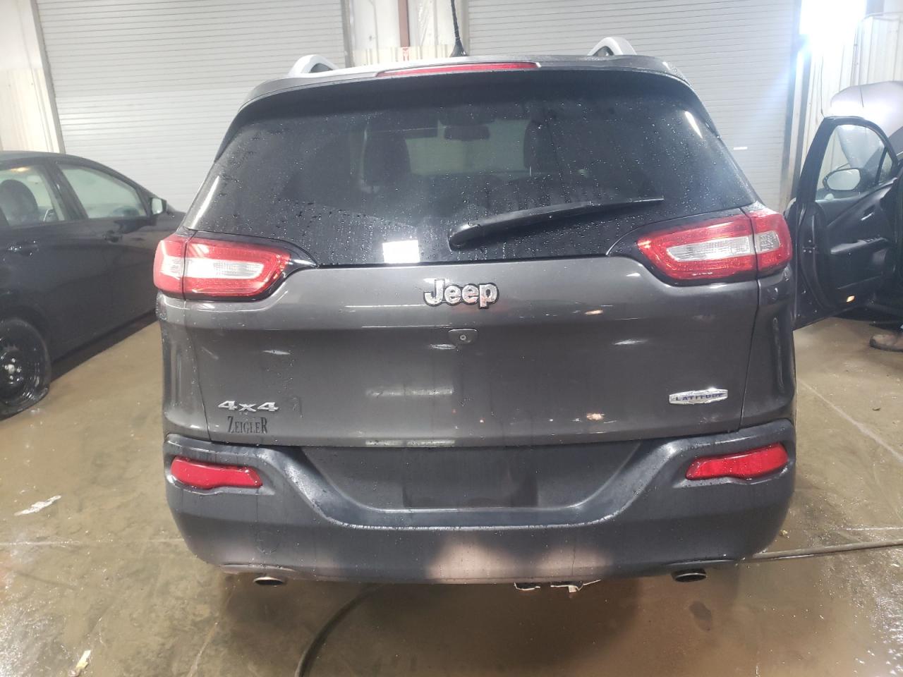 2014 Jeep Cherokee Latitude VIN: 1C4PJMCS1EW192937 Lot: 81302844