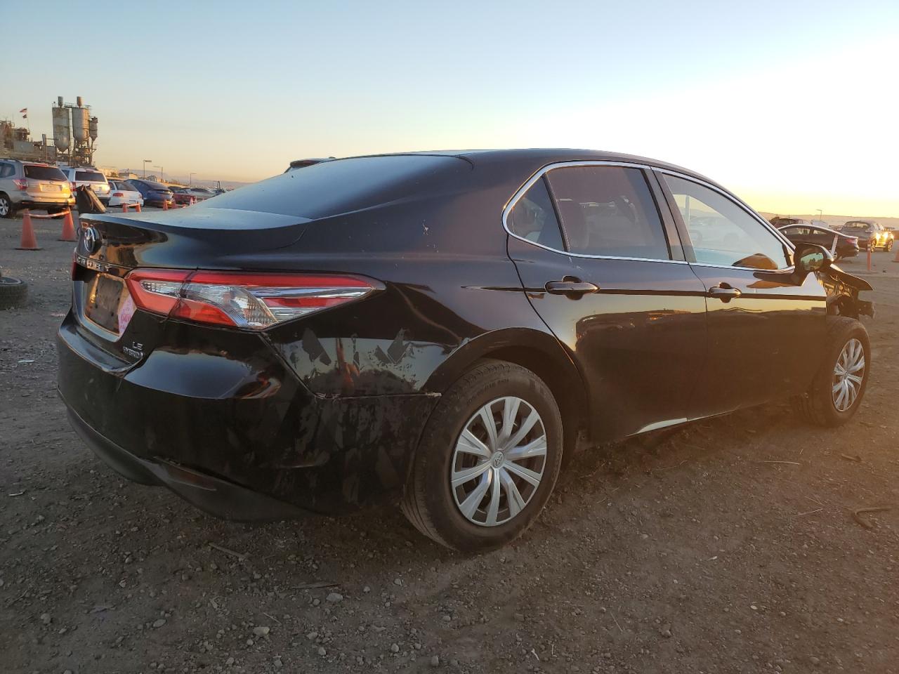 VIN 4T1B31HK8JU502403 2018 TOYOTA CAMRY no.3