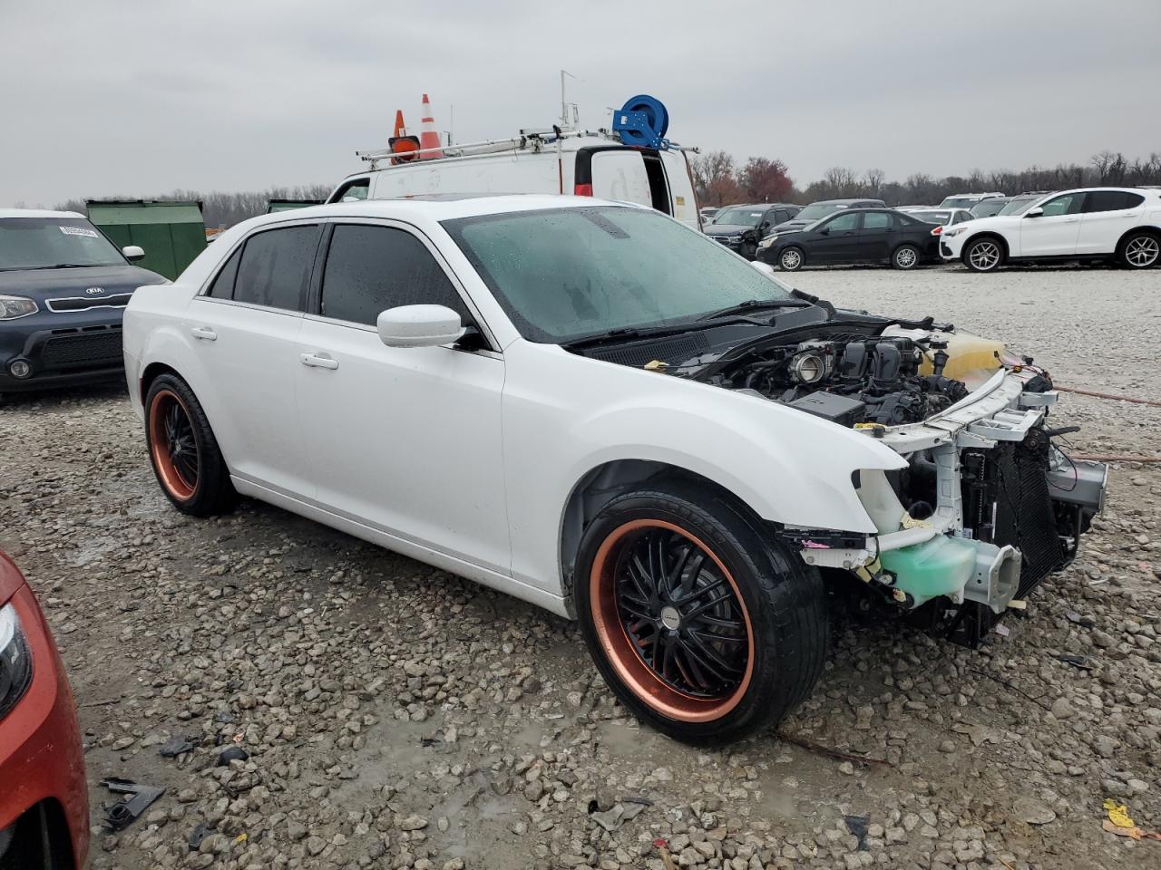 2018 Chrysler 300 - Image 4