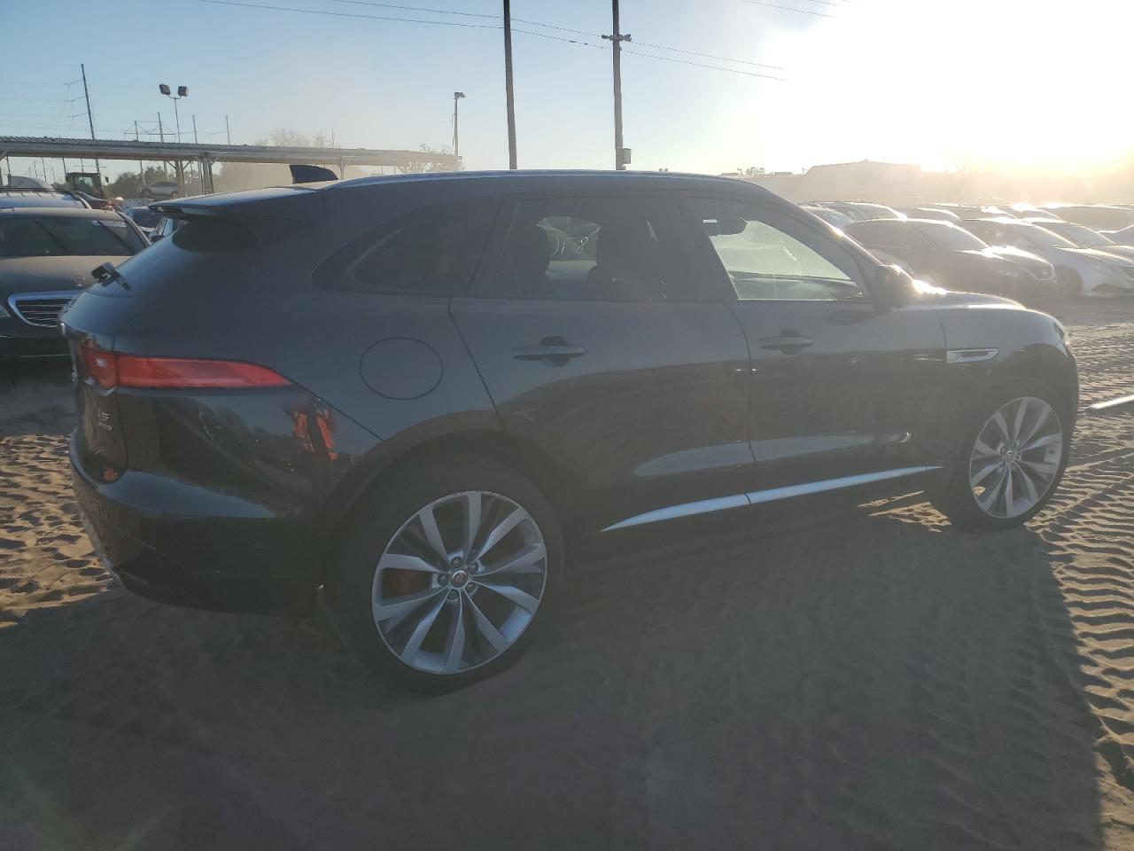 VIN SADCM2FV4LA647228 2020 JAGUAR F-PACE no.3