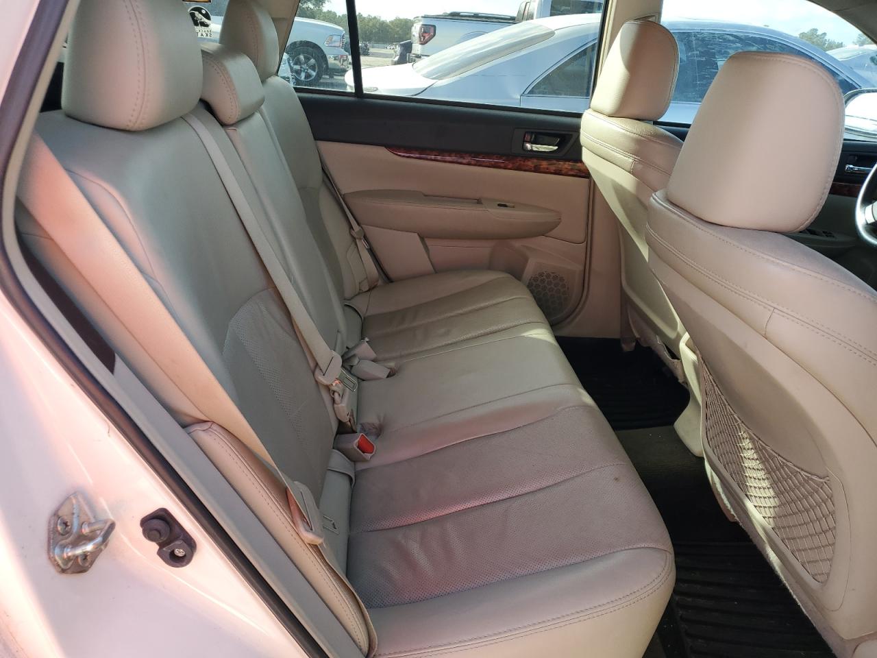 2012 Subaru Outback - Image 11