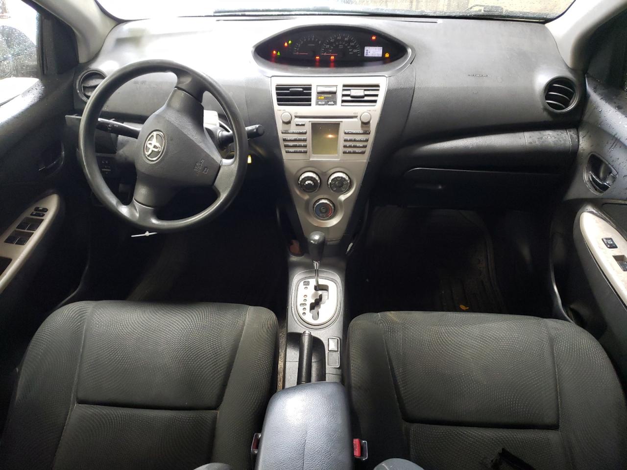 2010 Toyota Yaris - Image 8
