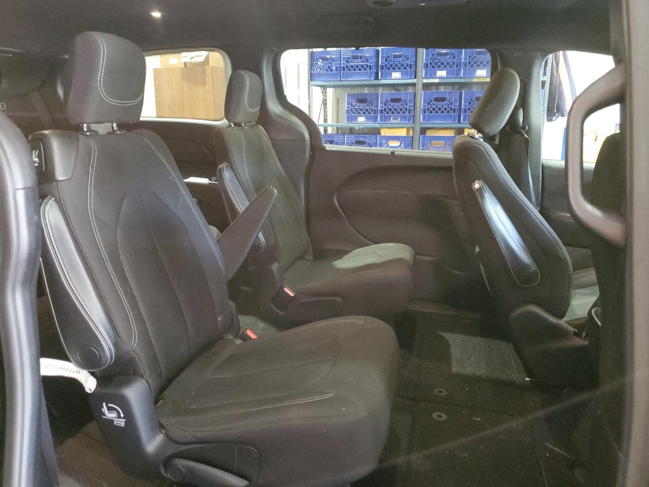 2018 Chrysler Pacifica - Image 11