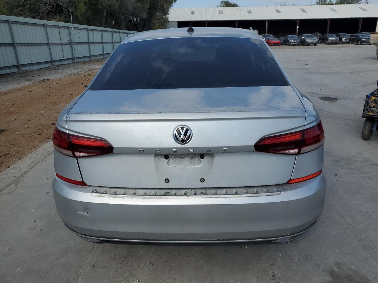 2021 Volkswagen Passat - Image 6