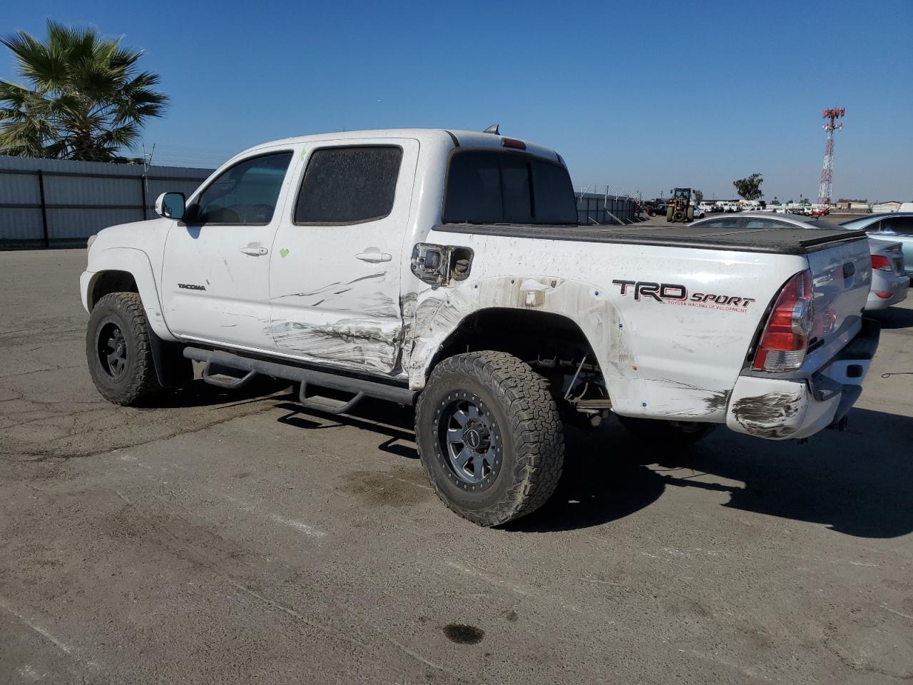 2015 Toyota Tacoma - Image 2