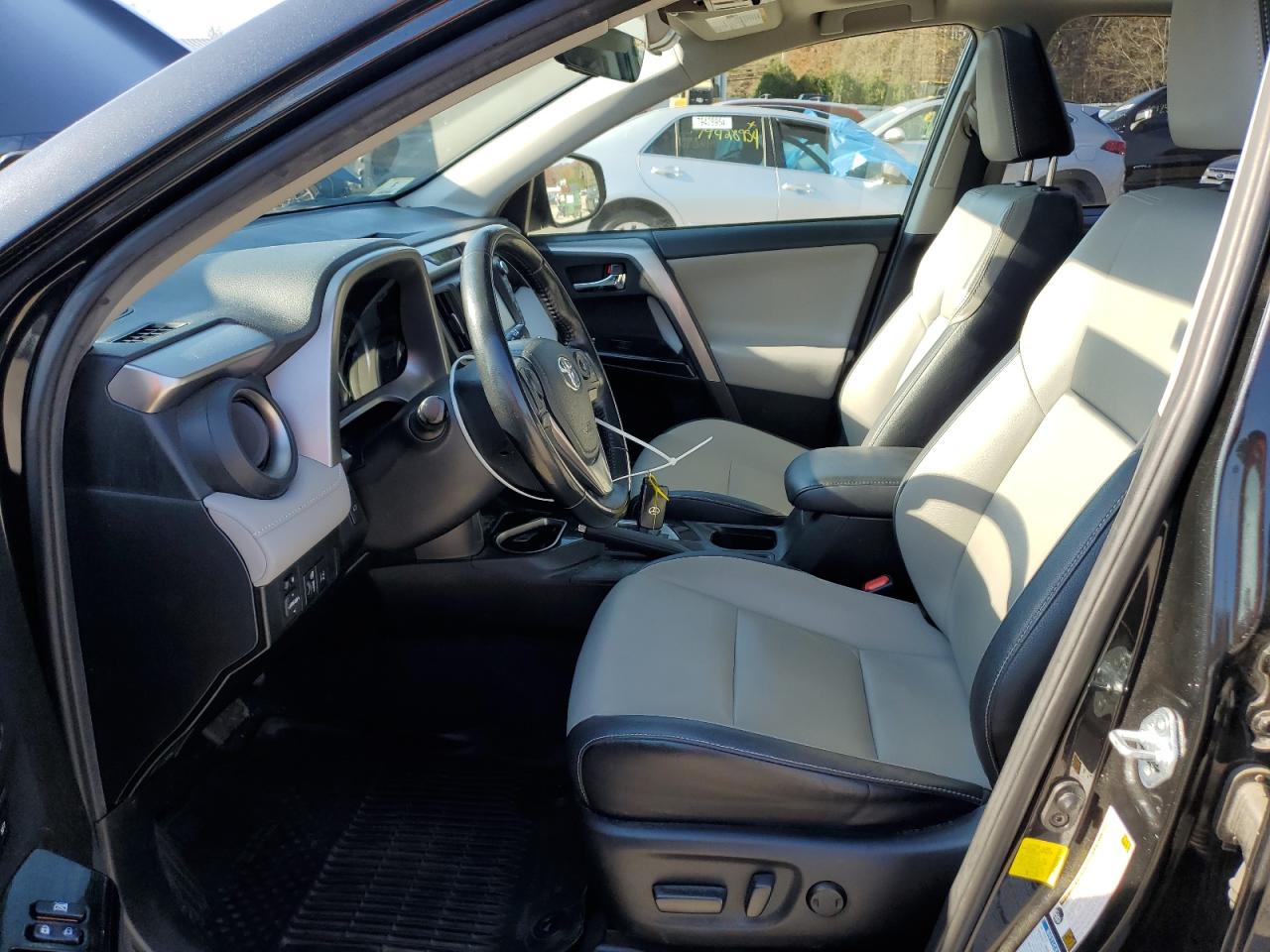 2018 Toyota RAV 4 - Image 7