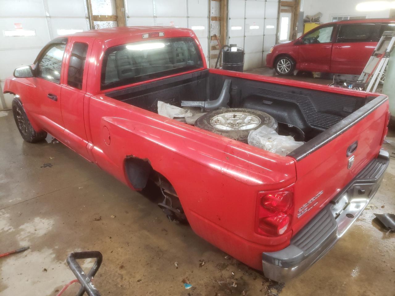 2005 Dodge Dakota - Image 2