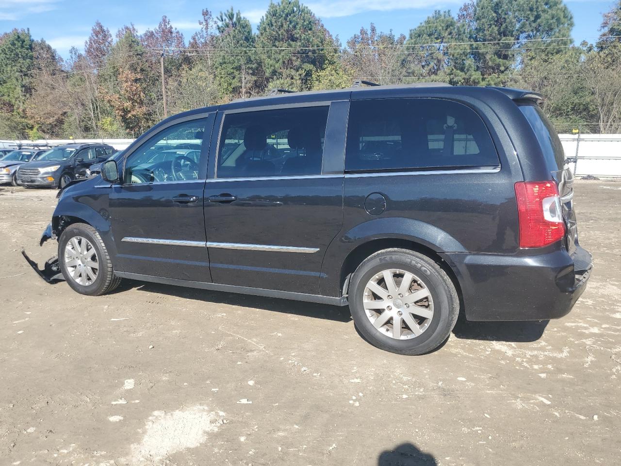 2014 Chrysler Town & Country - Image 2