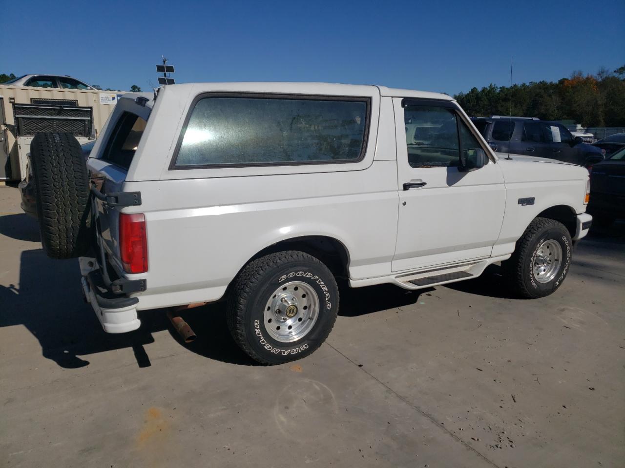 1996 Ford Bronco - Image 3
