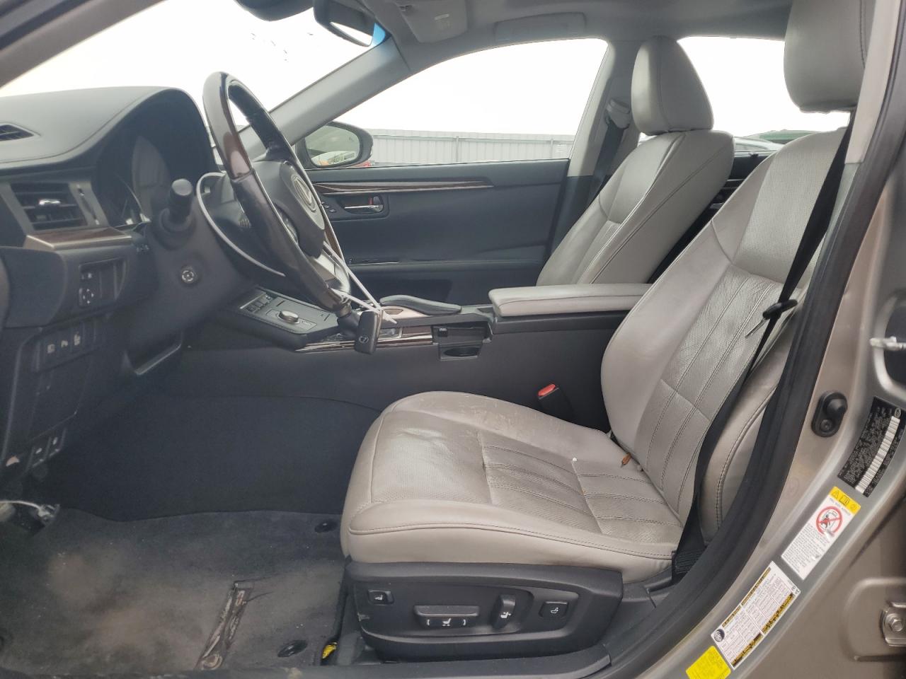 2016 Lexus ES - Image 7