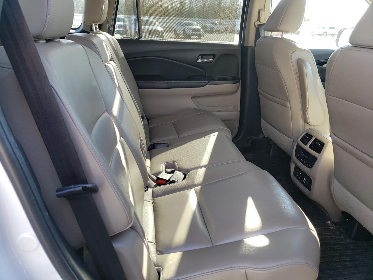 2016 Honda Pilot - Image 11