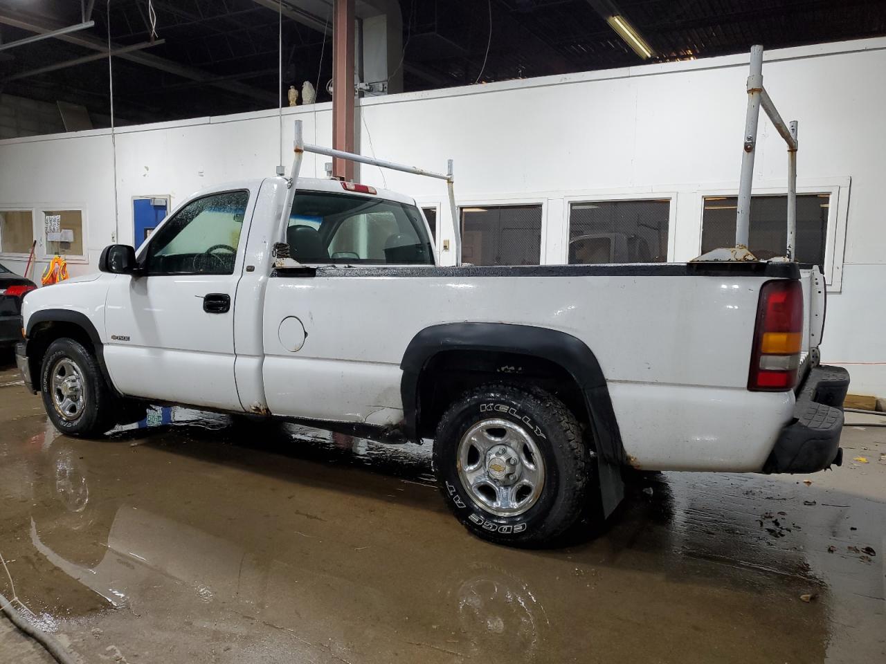 2000 Chevrolet Silverado - Image 2