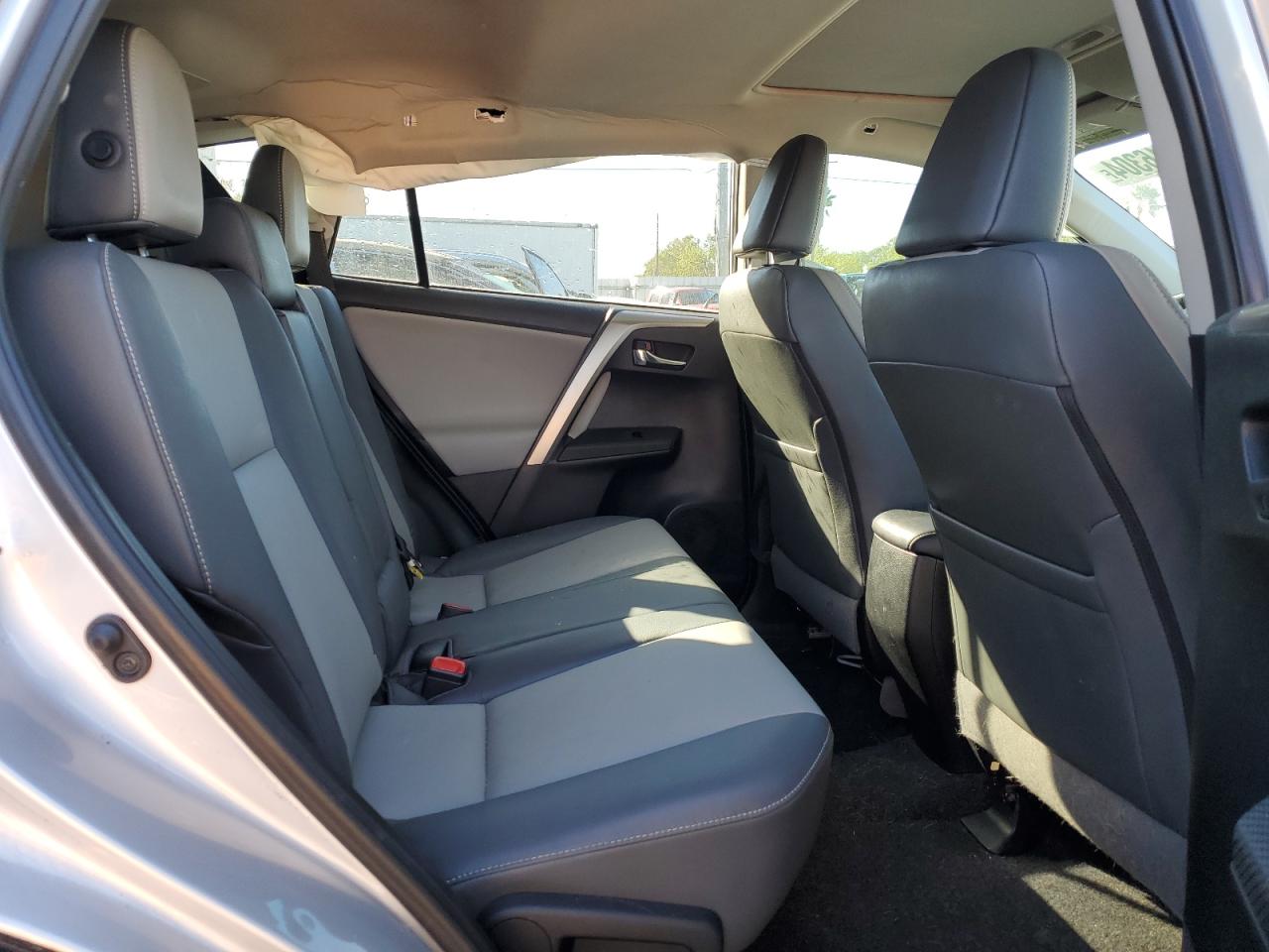 2015 Toyota RAV 4 - Image 11
