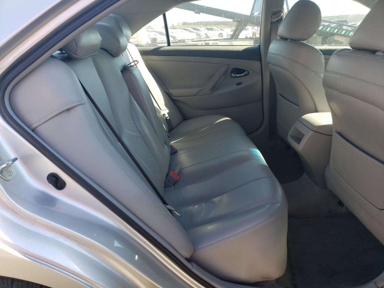 2011 Toyota Camry - Image 10