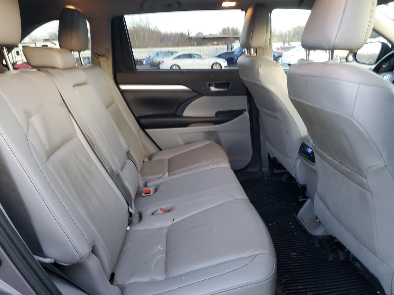 2019 Toyota Highlander - Image 11