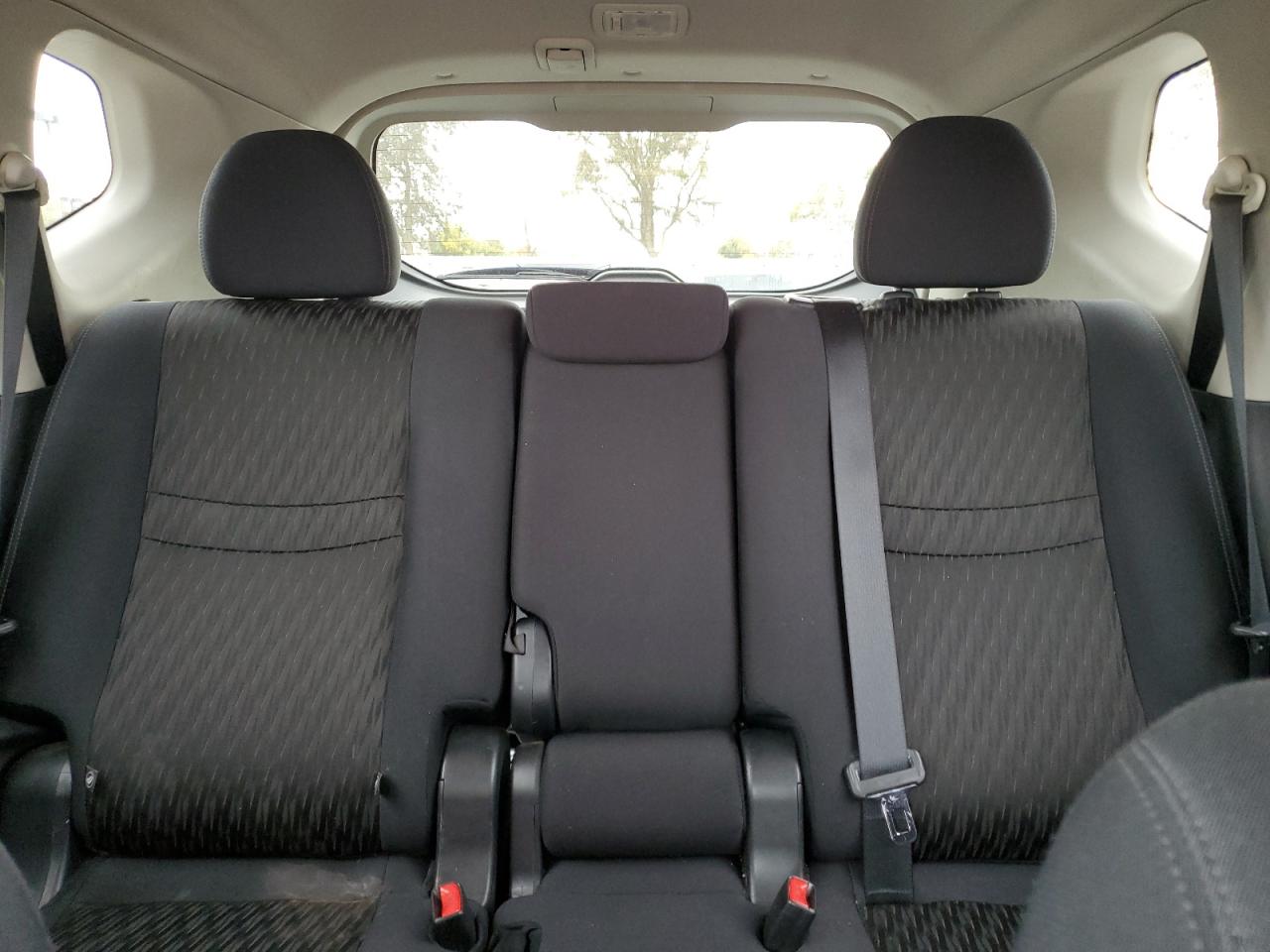 2018 Nissan Rogue - Image 10