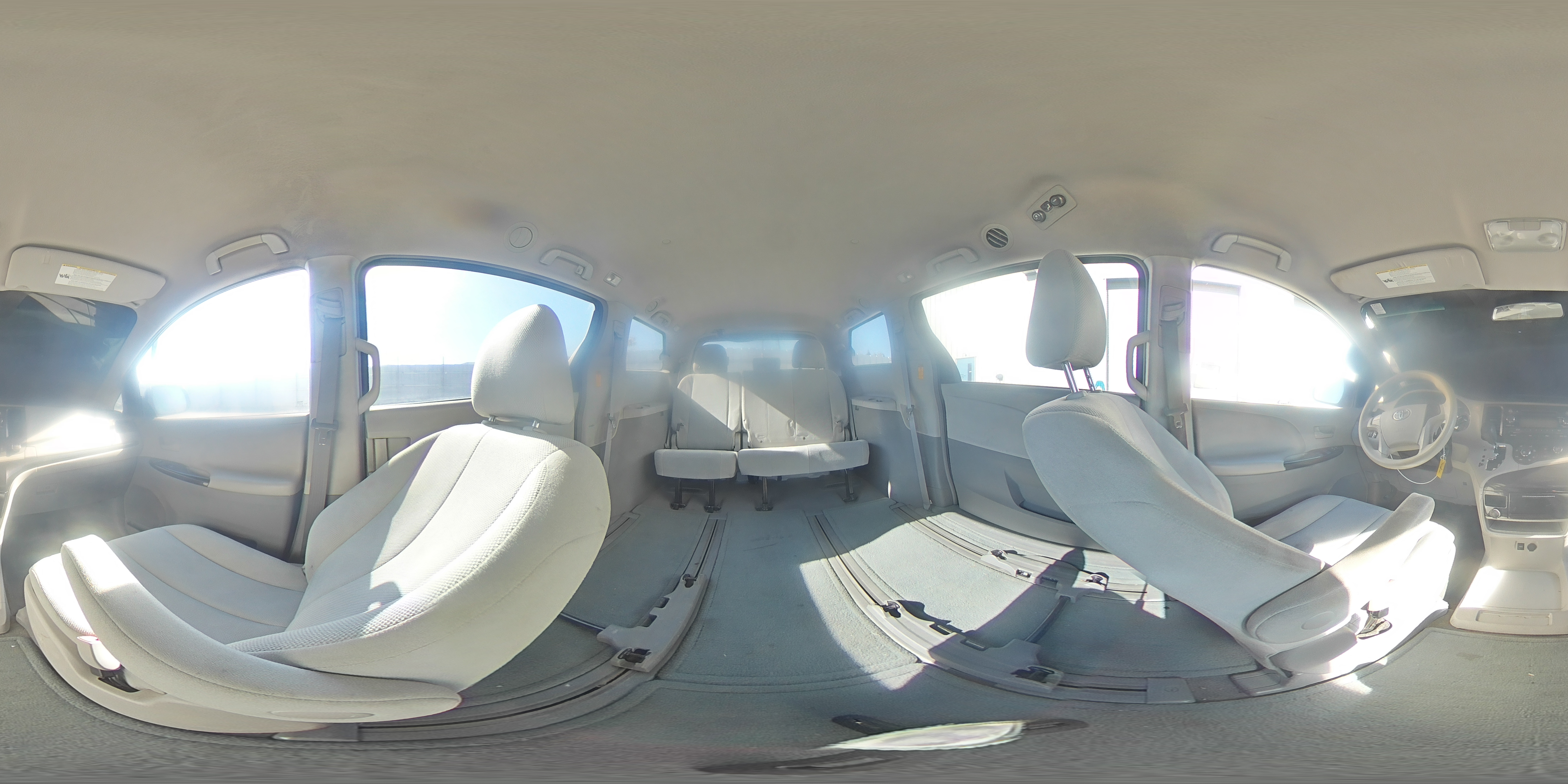 2014 Toyota Sienna - Image 13