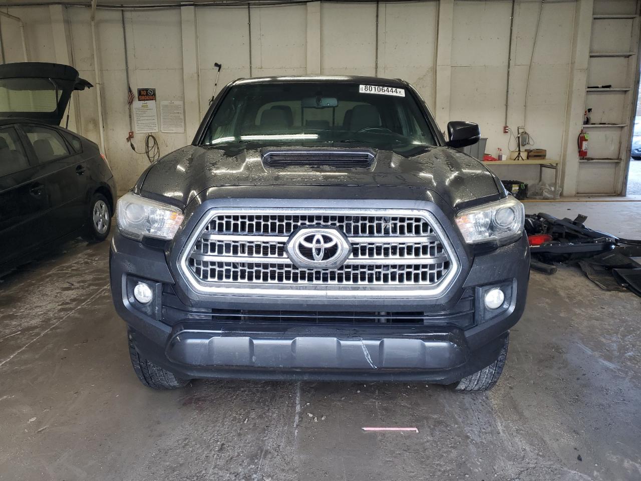 2017 Toyota Tacoma - Image 5