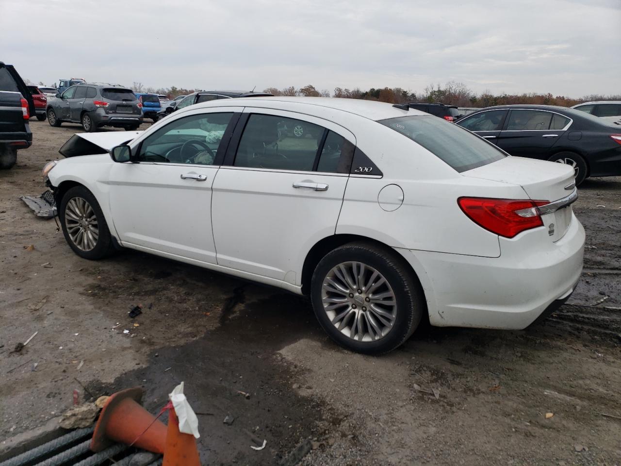 2011 Chrysler 200 - Image 2