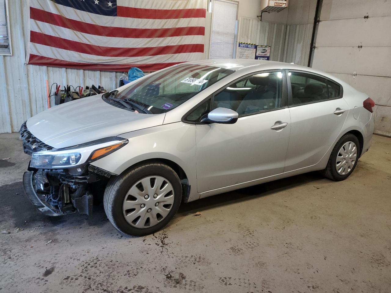 VIN 3KPFK4A75JE283558 2018 KIA FORTE no.1