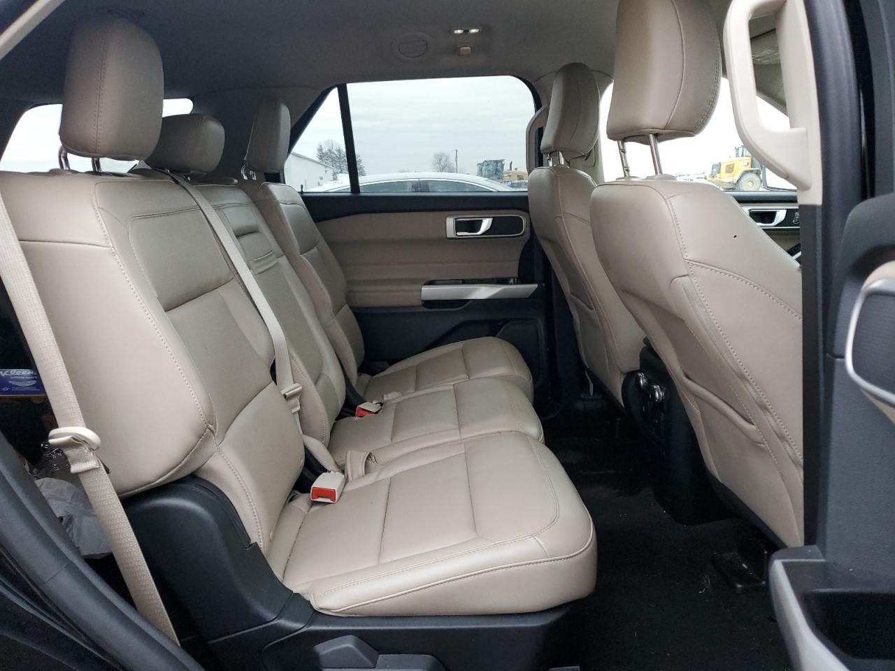 2022 Ford Explorer - Image 11