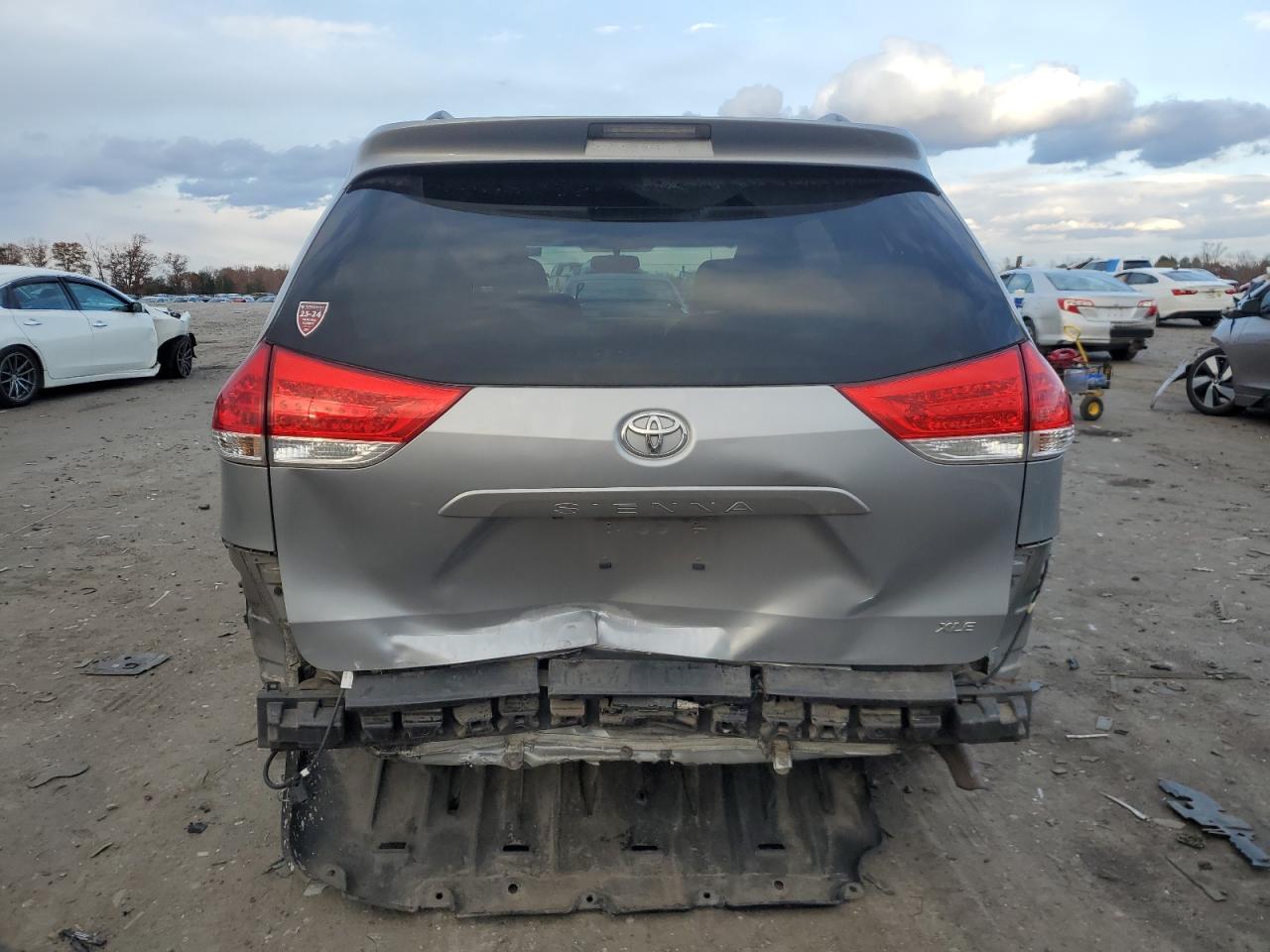 VIN 5TDYK3DC9DS389498 2013 TOYOTA All Models no.6