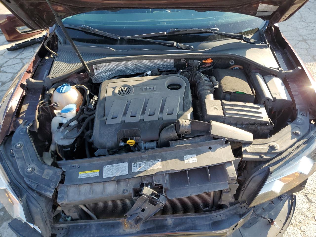 2014 Volkswagen Passat - Image 12