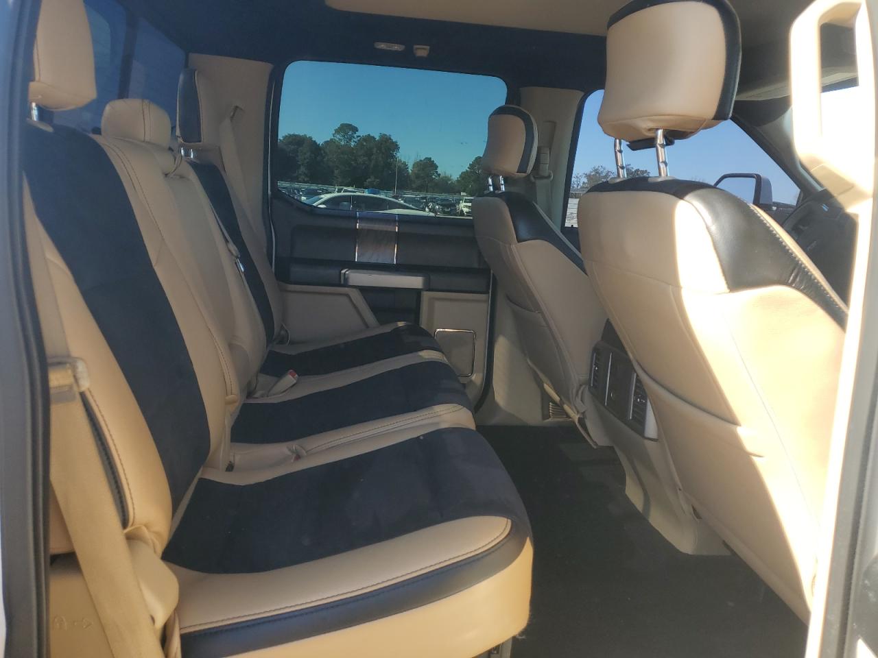 2017 Ford F350 - Image 10