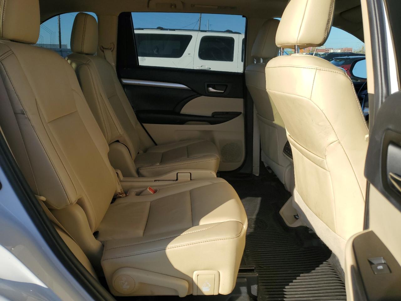 2019 Toyota Highlander - Image 11